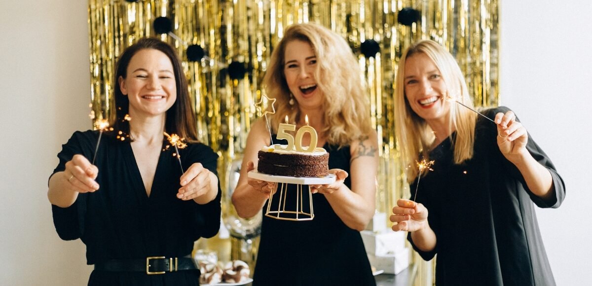 BENEFICIOS DE CUMPLIR 50 AÑOS viajarycompartir.com